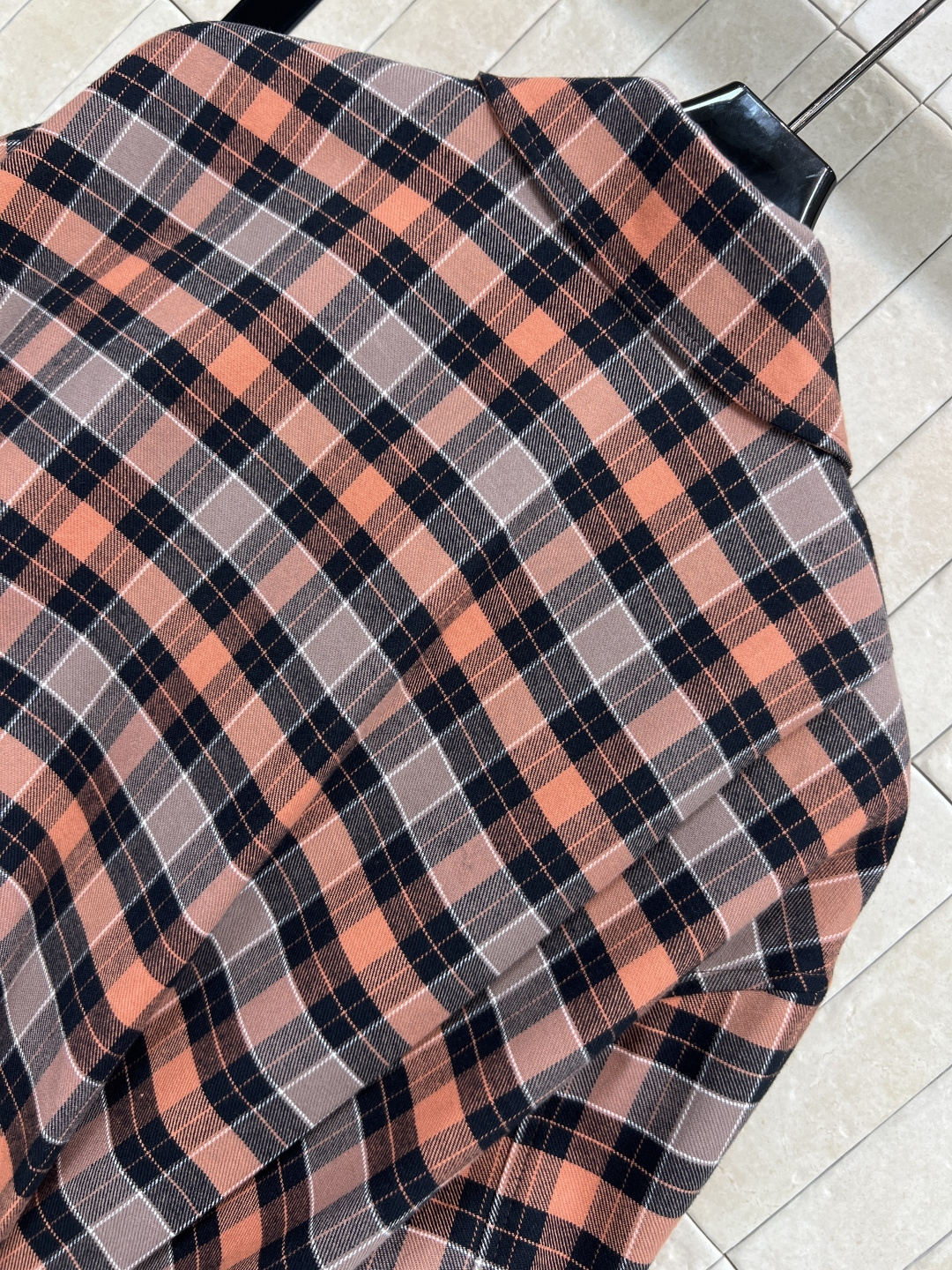 LW家 25秋冬新款 格纹套装 翻领褶皱外套+搭片半身裙 文艺的复古风 自带减龄感的少女风气质 经典的立