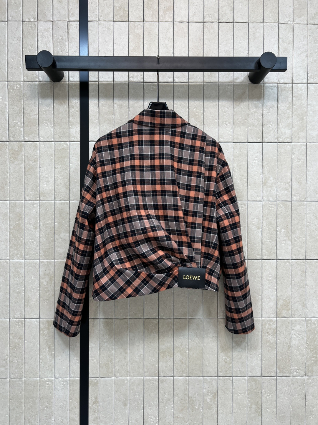 LW家 25秋冬新款 格纹套装 翻领褶皱外套+搭片半身裙 文艺的复古风 自带减龄感的少女风气质 经典的立