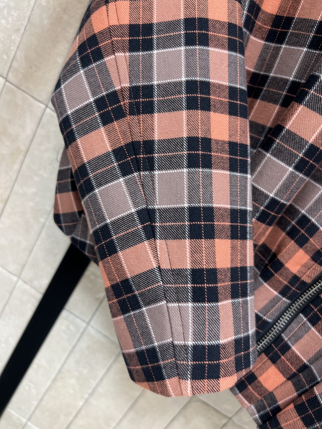 LW家 25秋冬新款 格纹套装 翻领褶皱外套+搭片半身裙 文艺的复古风 自带减龄感的少女风气质 经典的立