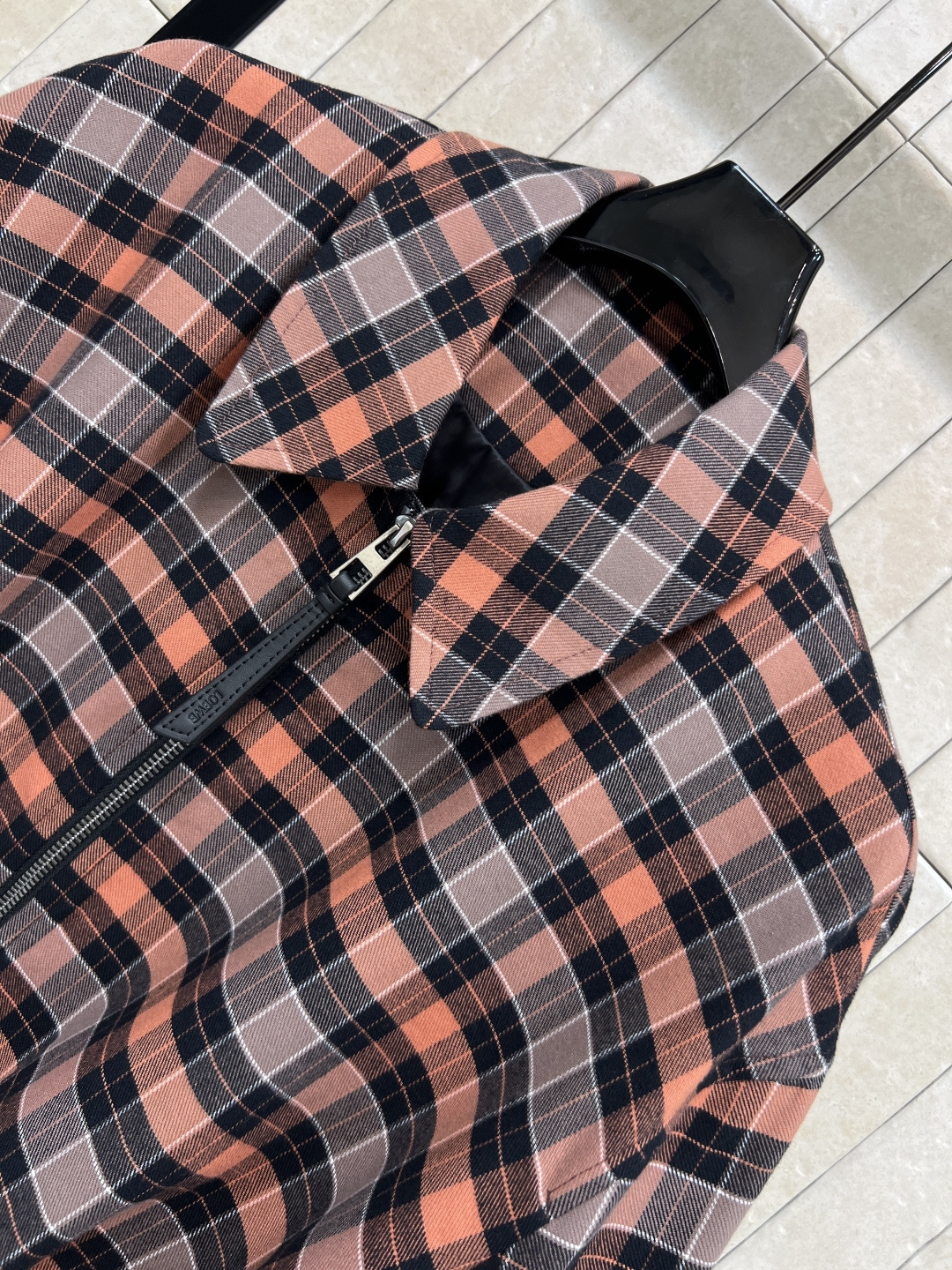 LW家 25秋冬新款 格纹套装 翻领褶皱外套+搭片半身裙 文艺的复古风 自带减龄感的少女风气质 经典的立