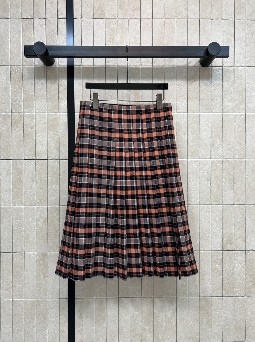 LW家 25秋冬新款 格纹套装 翻领褶皱外套+搭片半身裙 文艺的复古风 自带减龄感的少女风气质 经典的立