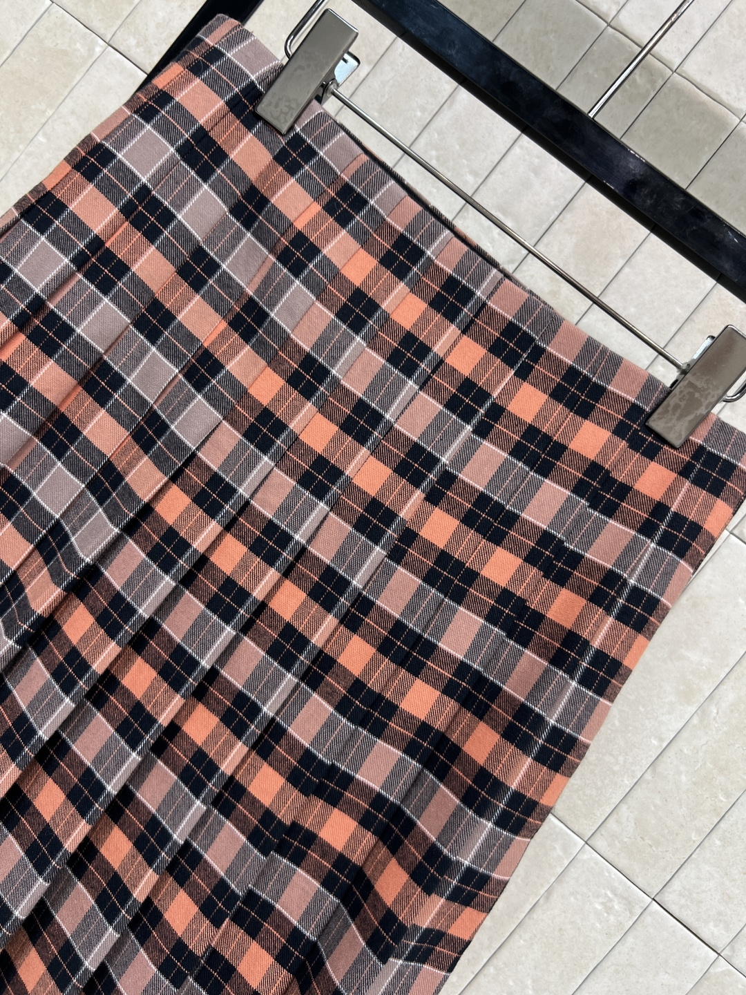 LW家 25秋冬新款 格纹套装 翻领褶皱外套+搭片半身裙 文艺的复古风 自带减龄感的少女风气质 经典的立