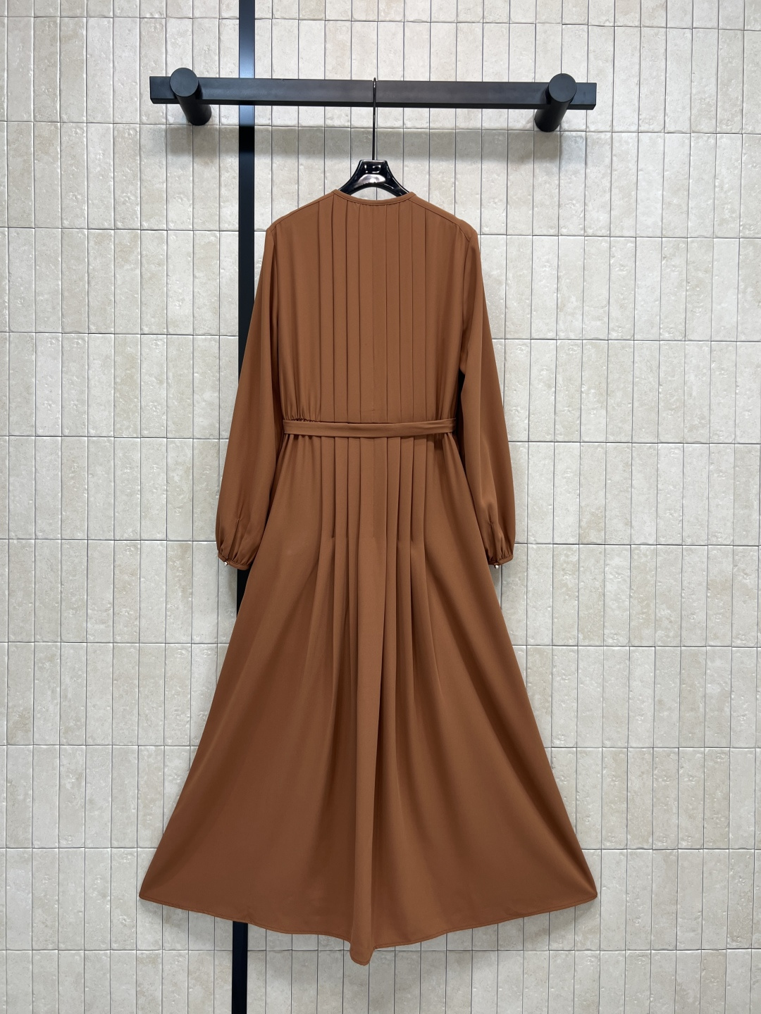 L家 25秋冬新款 圆领风琴褶五金衬衫连衣裙 单穿或搭配各种小外套太好看了 单穿仙气十足 风琴褶+五金装