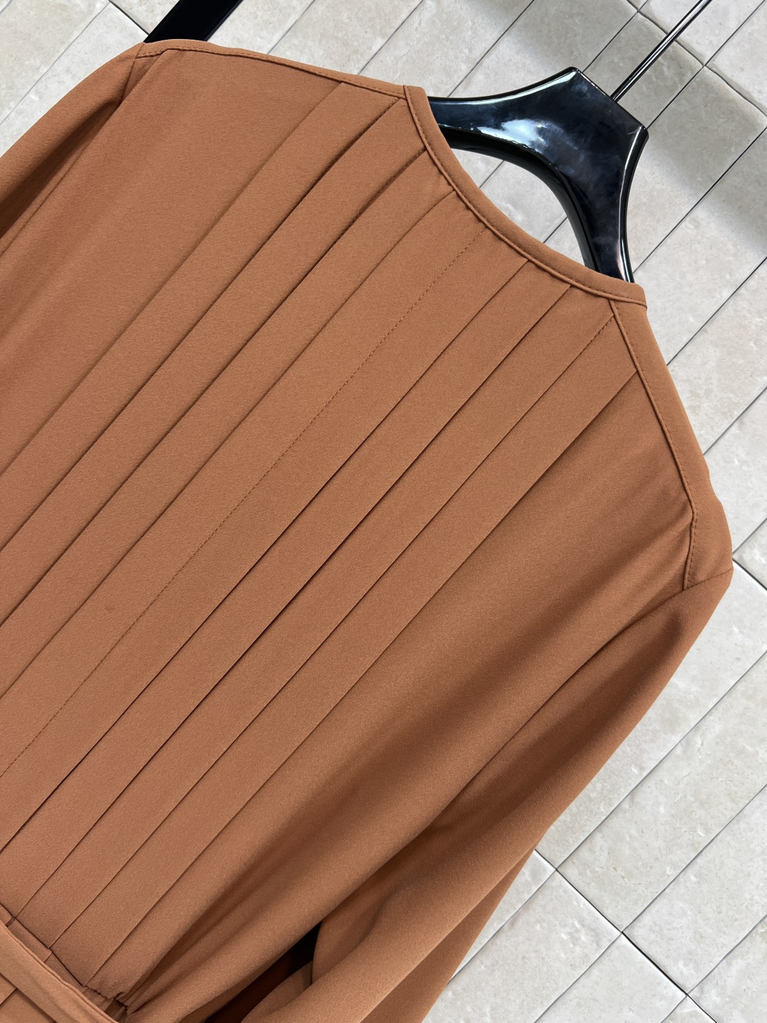 L家 25秋冬新款 圆领风琴褶五金衬衫连衣裙 单穿或搭配各种小外套太好看了 单穿仙气十足 风琴褶+五金装