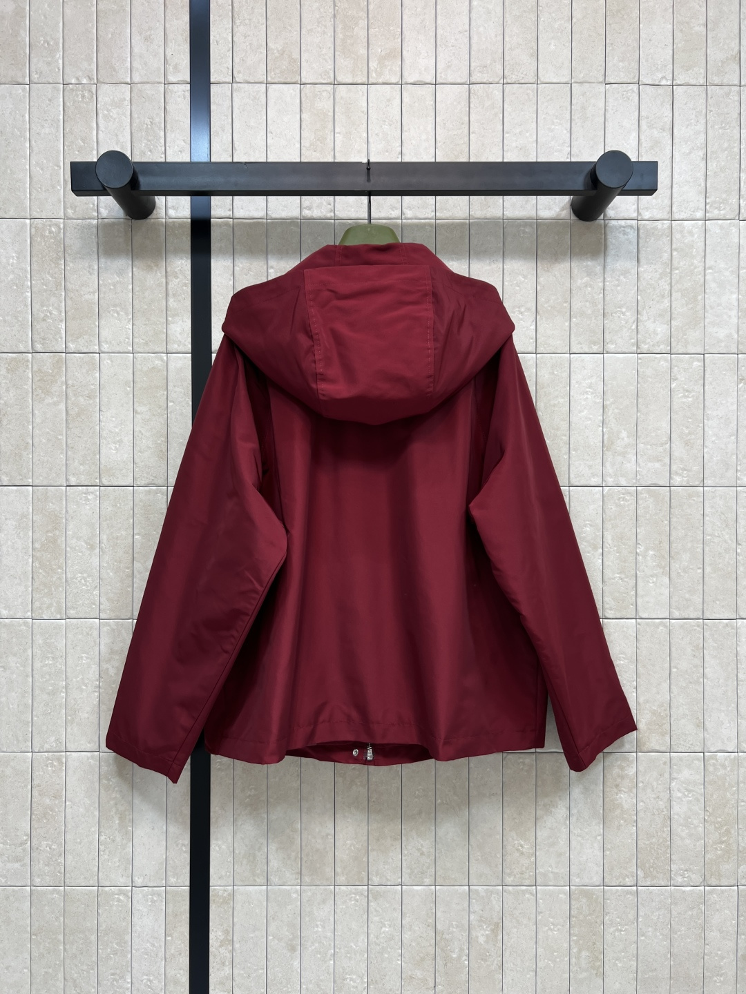 G家 25秋冬新款 胶牌logo暗红色连帽拉链外套 上身帅气又时尚休闲 经典的版型百搭不挑人 每年必出的