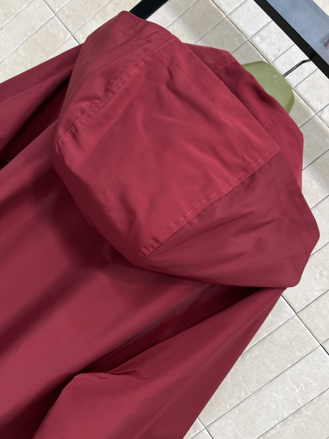 G家 25秋冬新款 胶牌logo暗红色连帽拉链外套 上身帅气又时尚休闲 经典的版型百搭不挑人 每年必出的