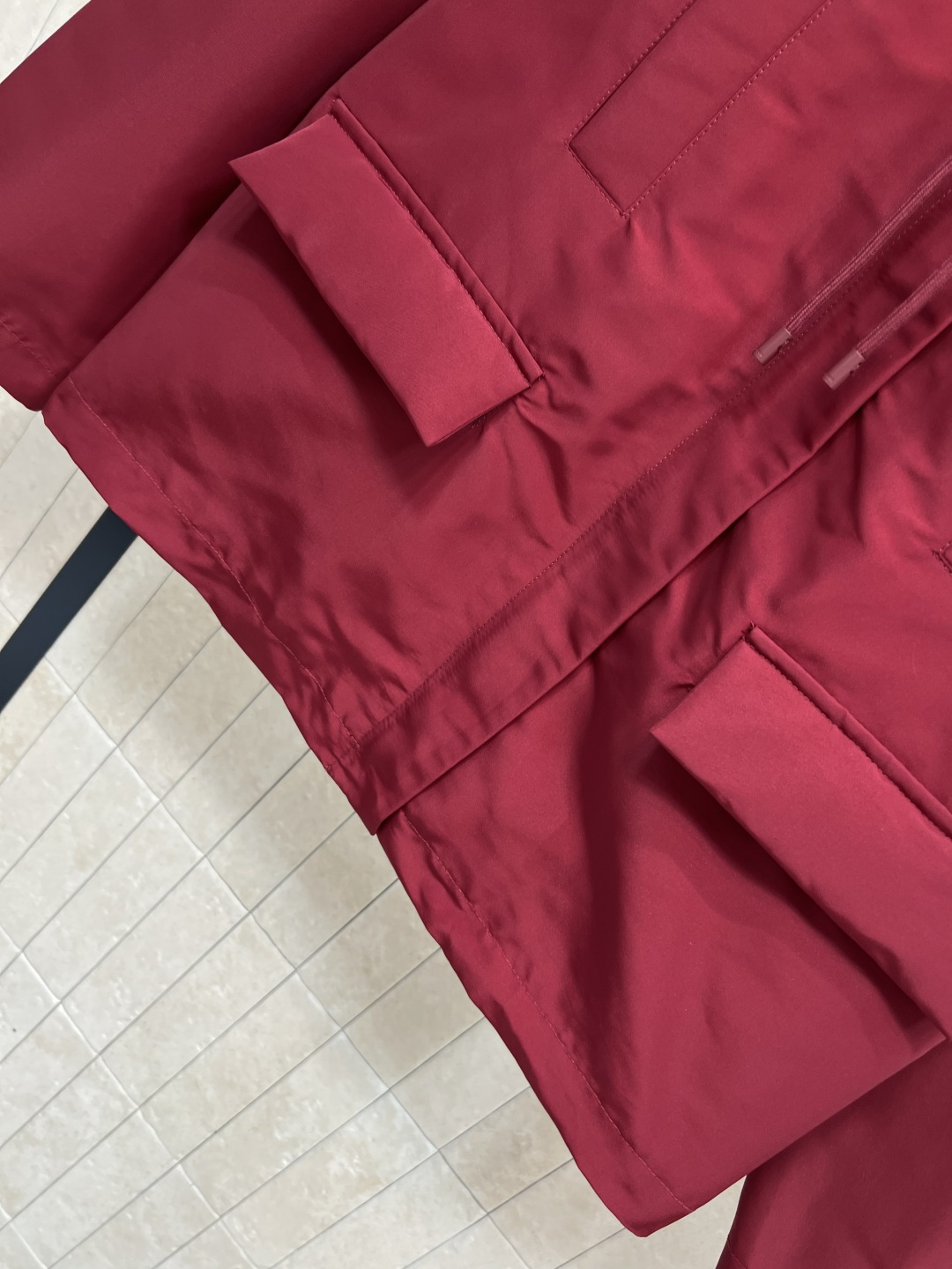 G家 25秋冬新款 胶牌logo暗红色连帽拉链外套 上身帅气又时尚休闲 经典的版型百搭不挑人 每年必出的