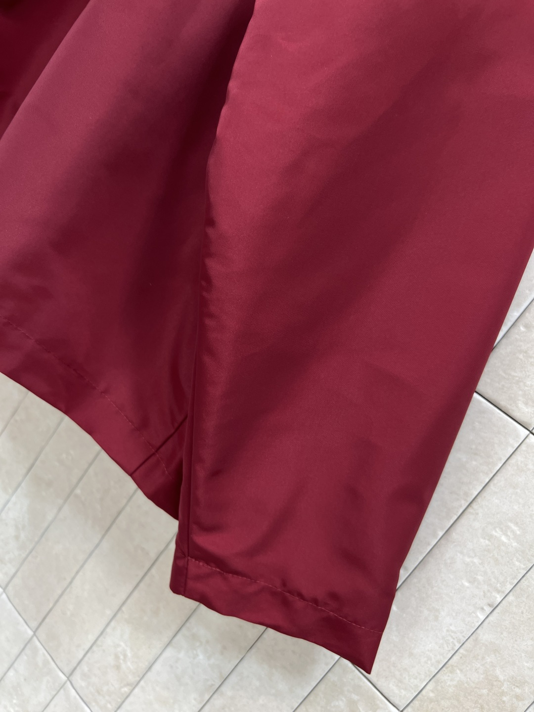 G家 25秋冬新款 胶牌logo暗红色连帽拉链外套 上身帅气又时尚休闲 经典的版型百搭不挑人 每年必出的