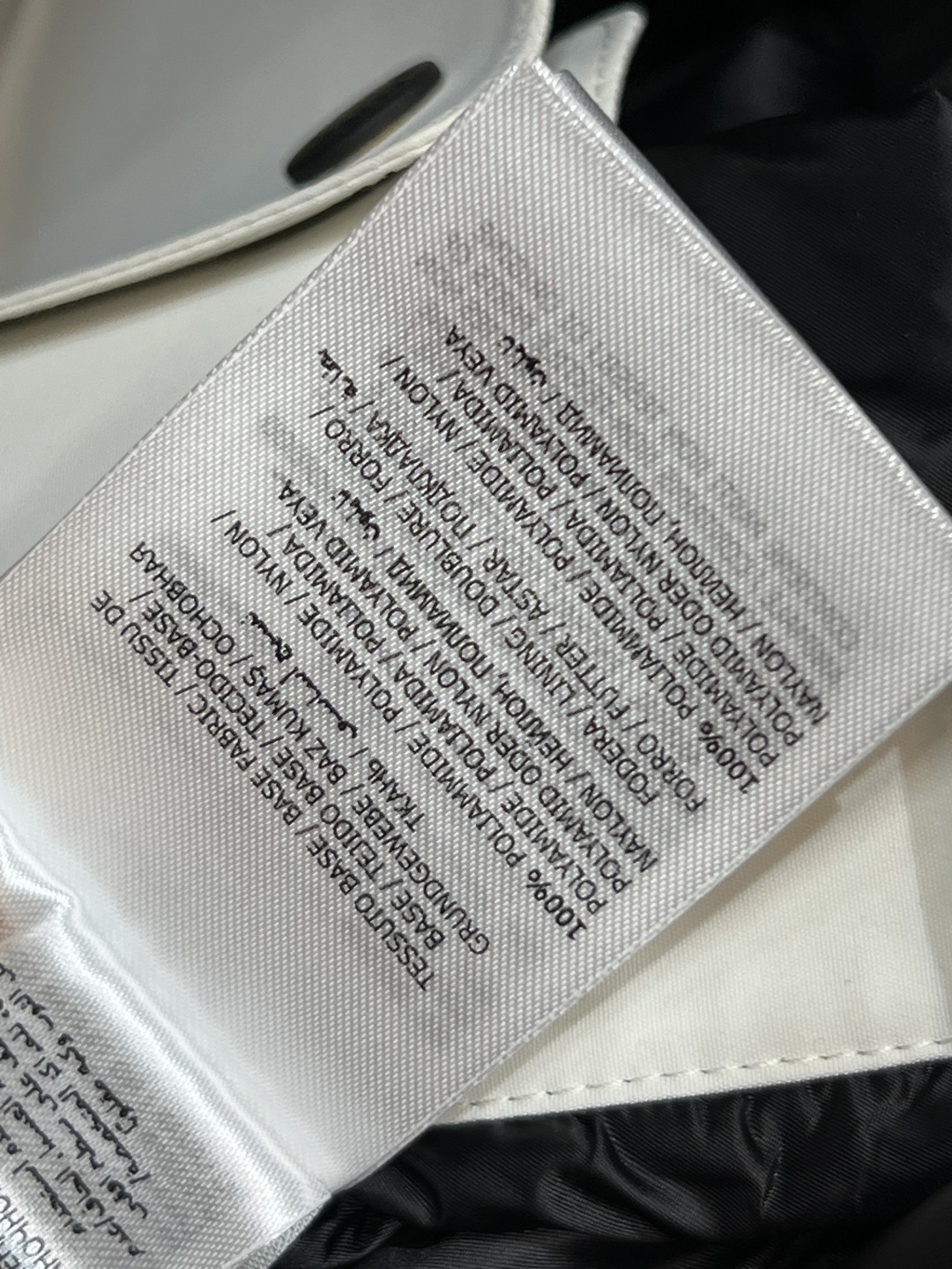 M家 25秋冬新款 户外滑雪羽绒服 连帽立领派克收腰版型 上身显瘦又保暖 内里腰扣带收腰细节 足够冬天的