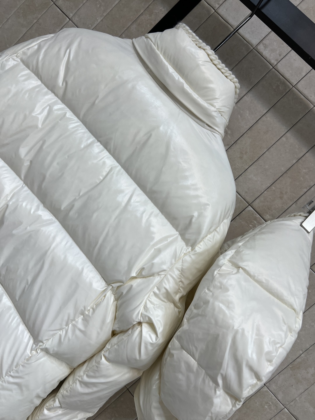 M家 25秋冬新款 编织饰边连帽羽绒服 可拆卸连帽立领面包版型 上身轻松拉长视觉比例 无敌显瘦显高 对于