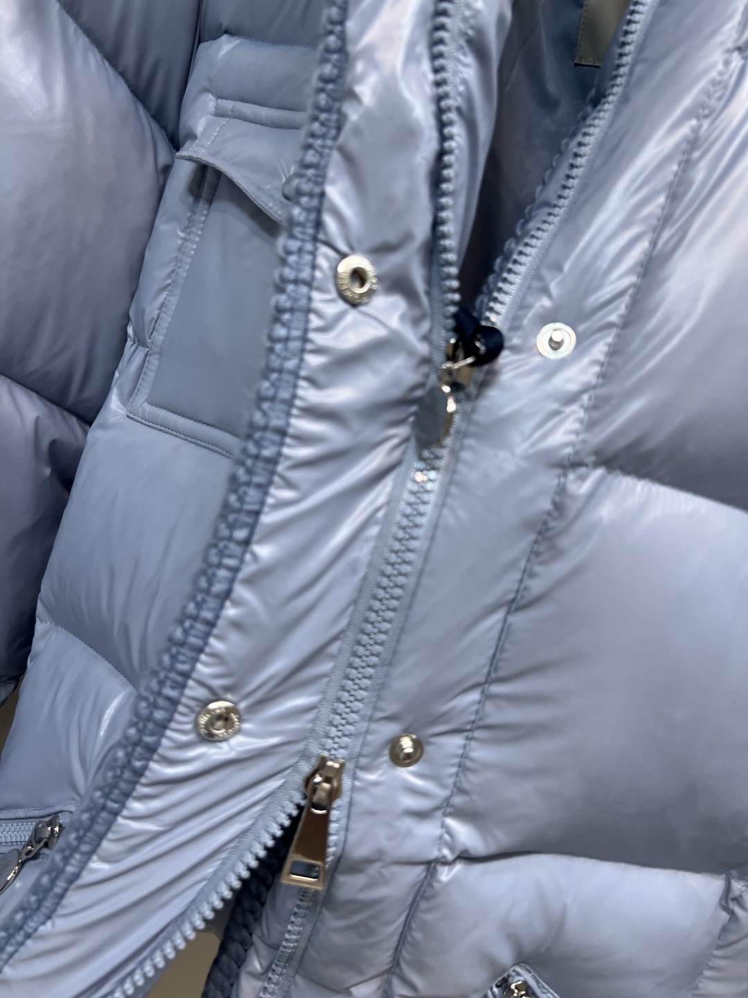 M家 25秋冬新款 编织饰边连帽羽绒服 可拆卸连帽立领面包版型 上身轻松拉长视觉比例 无敌显瘦显高 对于