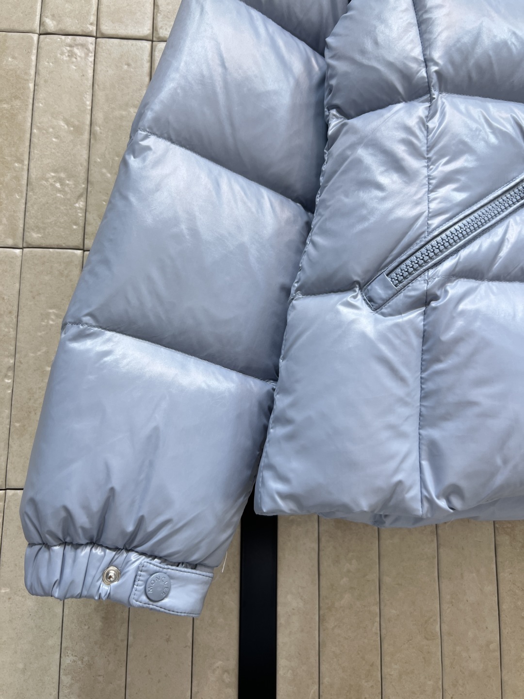M家 25秋冬新款 编织饰边连帽羽绒服 可拆卸连帽立领面包版型 上身轻松拉长视觉比例 无敌显瘦显高 对于