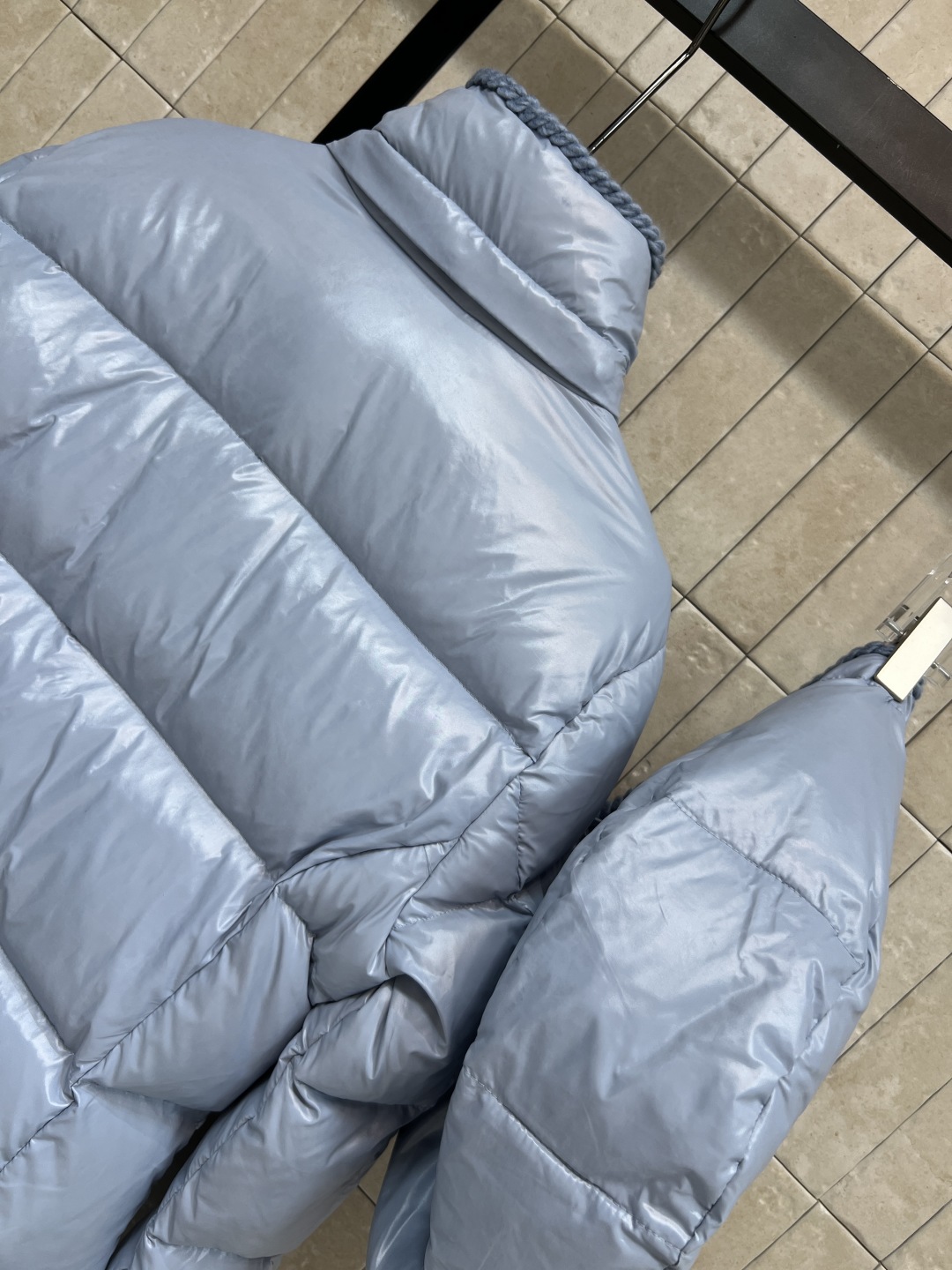 M家 25秋冬新款 编织饰边连帽羽绒服 可拆卸连帽立领面包版型 上身轻松拉长视觉比例 无敌显瘦显高 对于