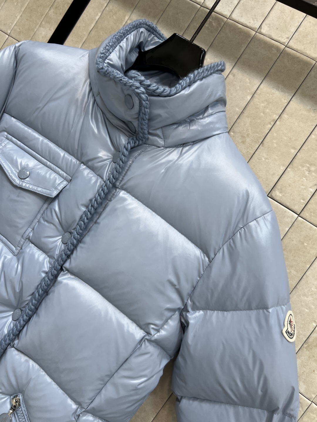 M家 25秋冬新款 编织饰边连帽羽绒服 可拆卸连帽立领面包版型 上身轻松拉长视觉比例 无敌显瘦显高 对于