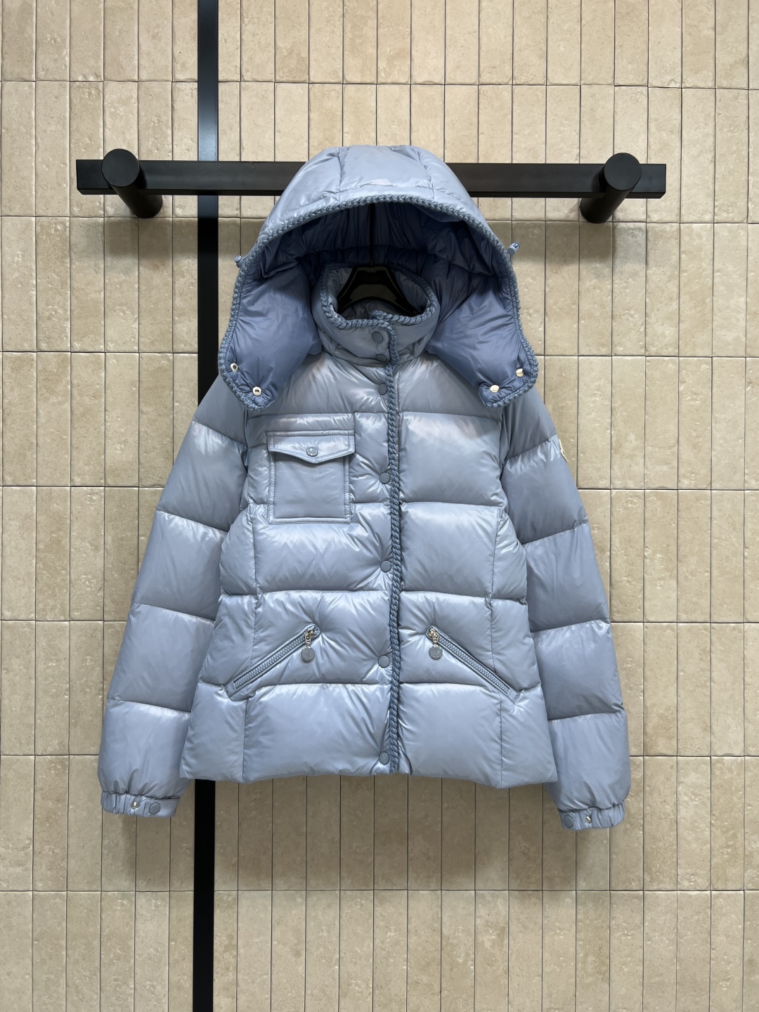 M家 25秋冬新款 编织饰边连帽羽绒服 可拆卸连帽立领面包版型 上身轻松拉长视觉比例 无敌显瘦显高 对于