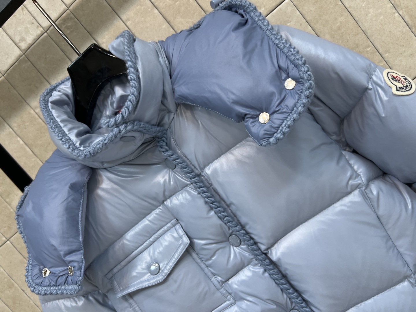 M家 25秋冬新款 编织饰边连帽羽绒服 可拆卸连帽立领面包版型 上身轻松拉长视觉比例 无敌显瘦显高 对于