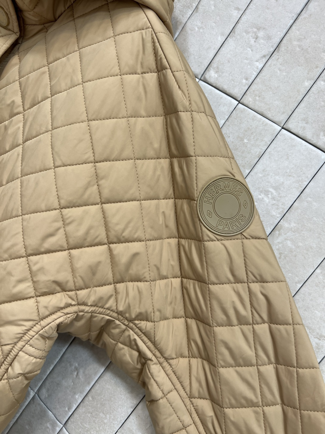 M家 25秋冬新款 菱形绗缝夹棉连帽外套 连帽圆弧衣摆设计 立体剪裁经典H版型演绎秋冬叠搭造型保暖神器 