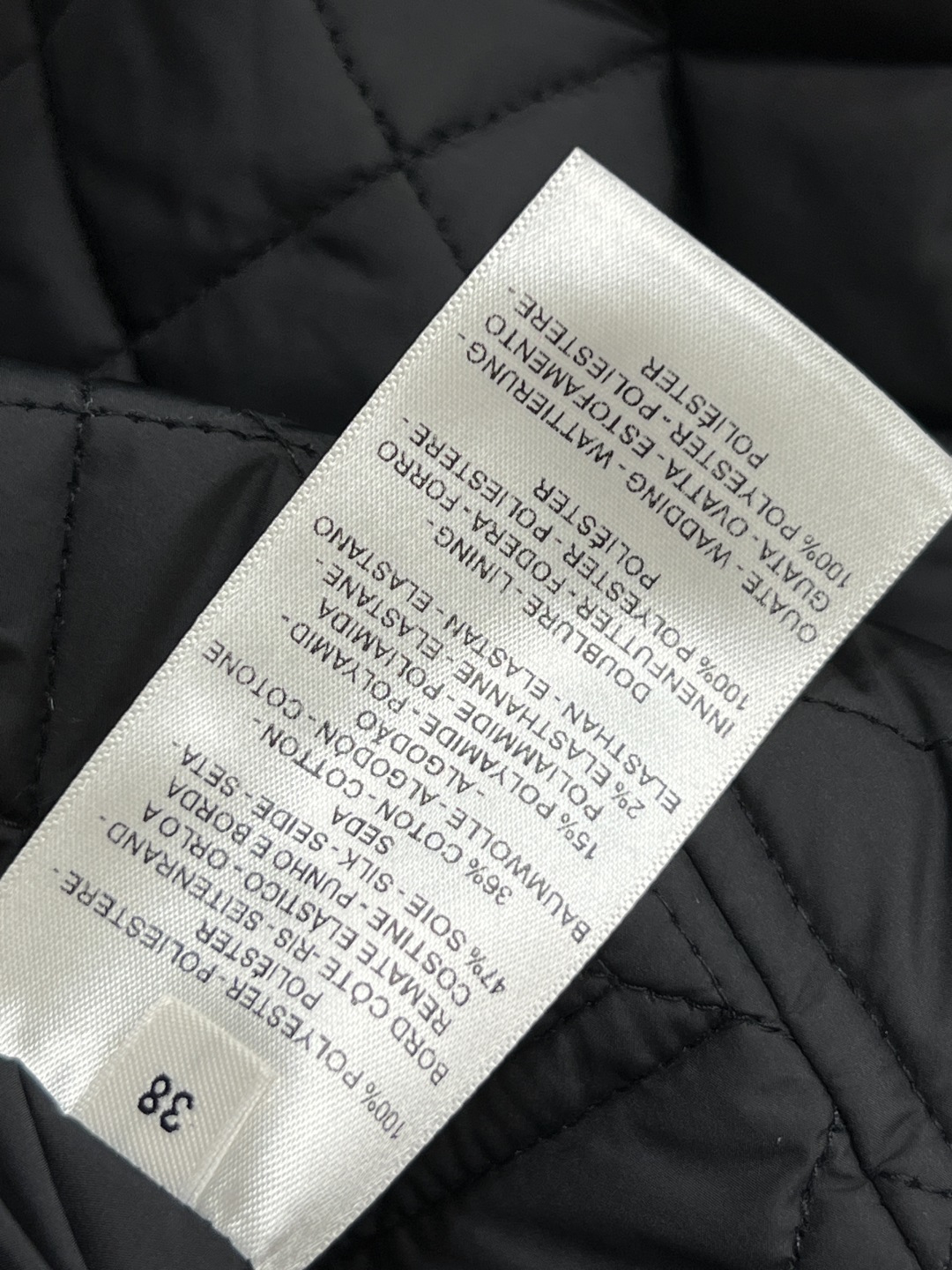 M家 25秋冬新款 菱形绗缝夹棉连帽外套 连帽圆弧衣摆设计 立体剪裁经典H版型演绎秋冬叠搭造型保暖神器 