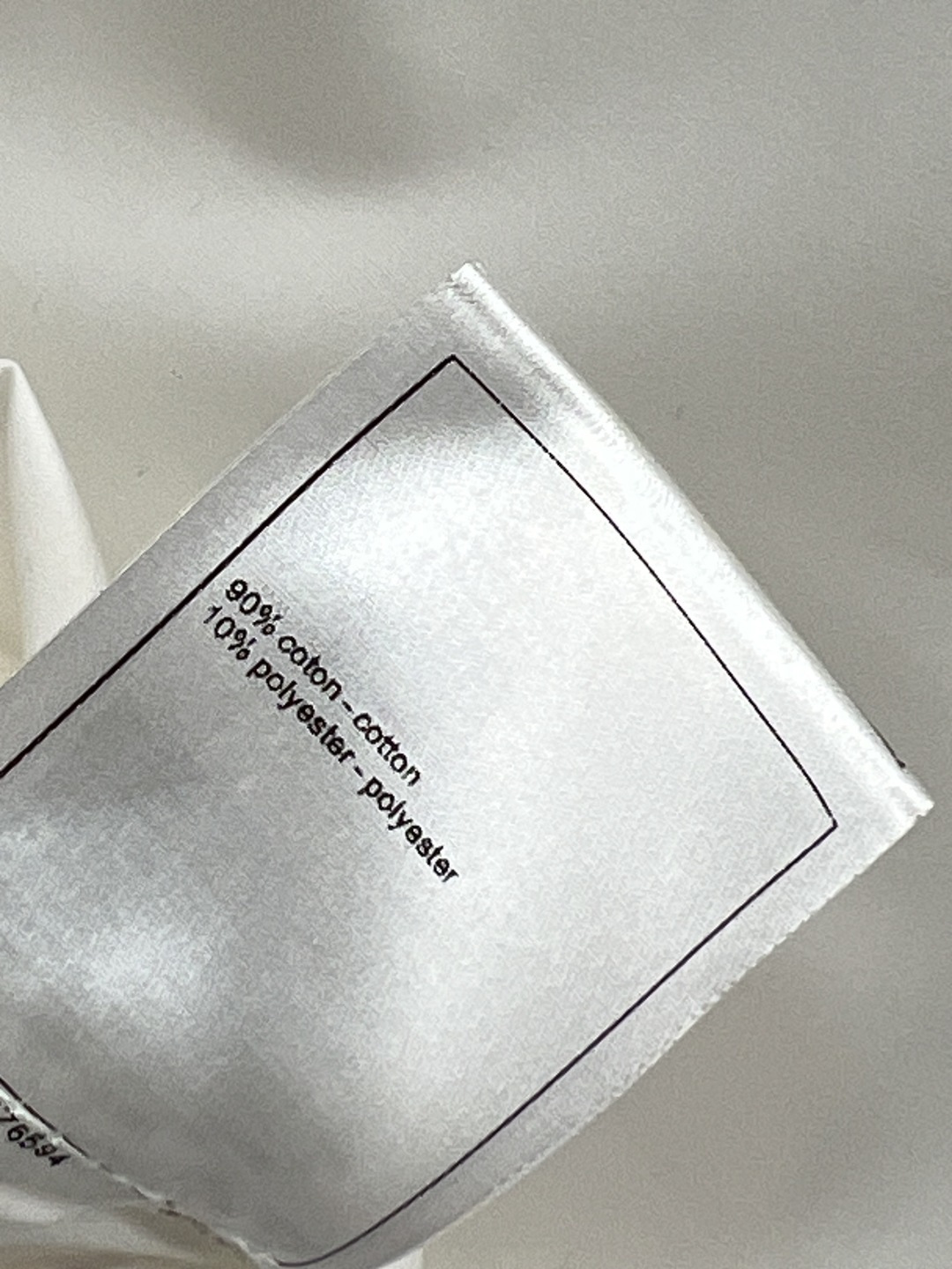 小香家 25秋冬新款 系带翻领长款衬衫 温婉气质翻倍 矜贵气韵立马拿捏 领口可系带蝴蝶结 点亮造型 立体