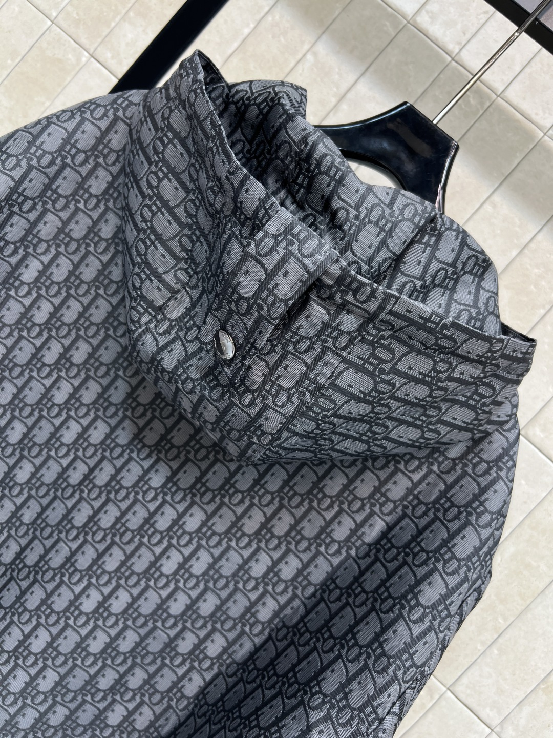 D家 25秋冬新款 经典logo提花连帽外套 每年必出的经典之作 连帽宽松版型 前短后长圆弧抽绳衣摆设计