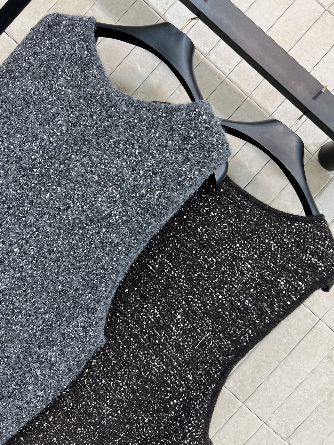 小香家 25秋冬新款 亮片针织马甲 尽显复古高级文艺范儿的小香针织马甲上衣时髦百搭不挑人 轻松营造叠搭氛