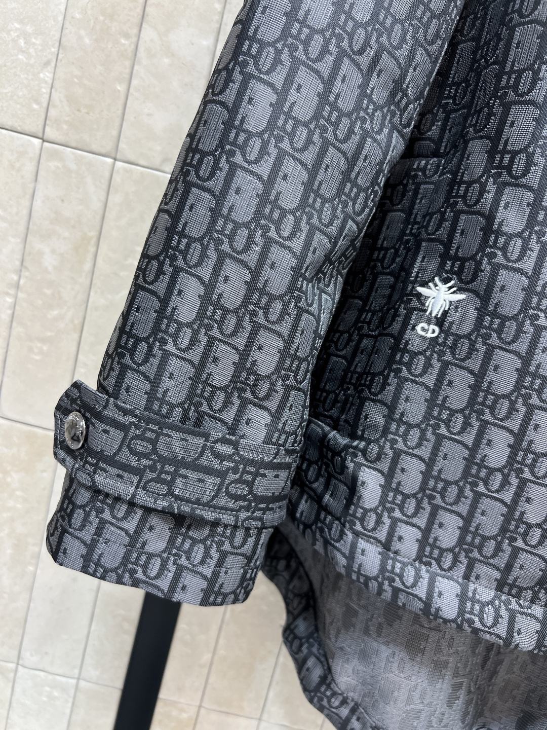 D家 25秋冬新款 经典logo提花连帽外套 每年必出的经典之作 连帽宽松版型 前短后长圆弧抽绳衣摆设计