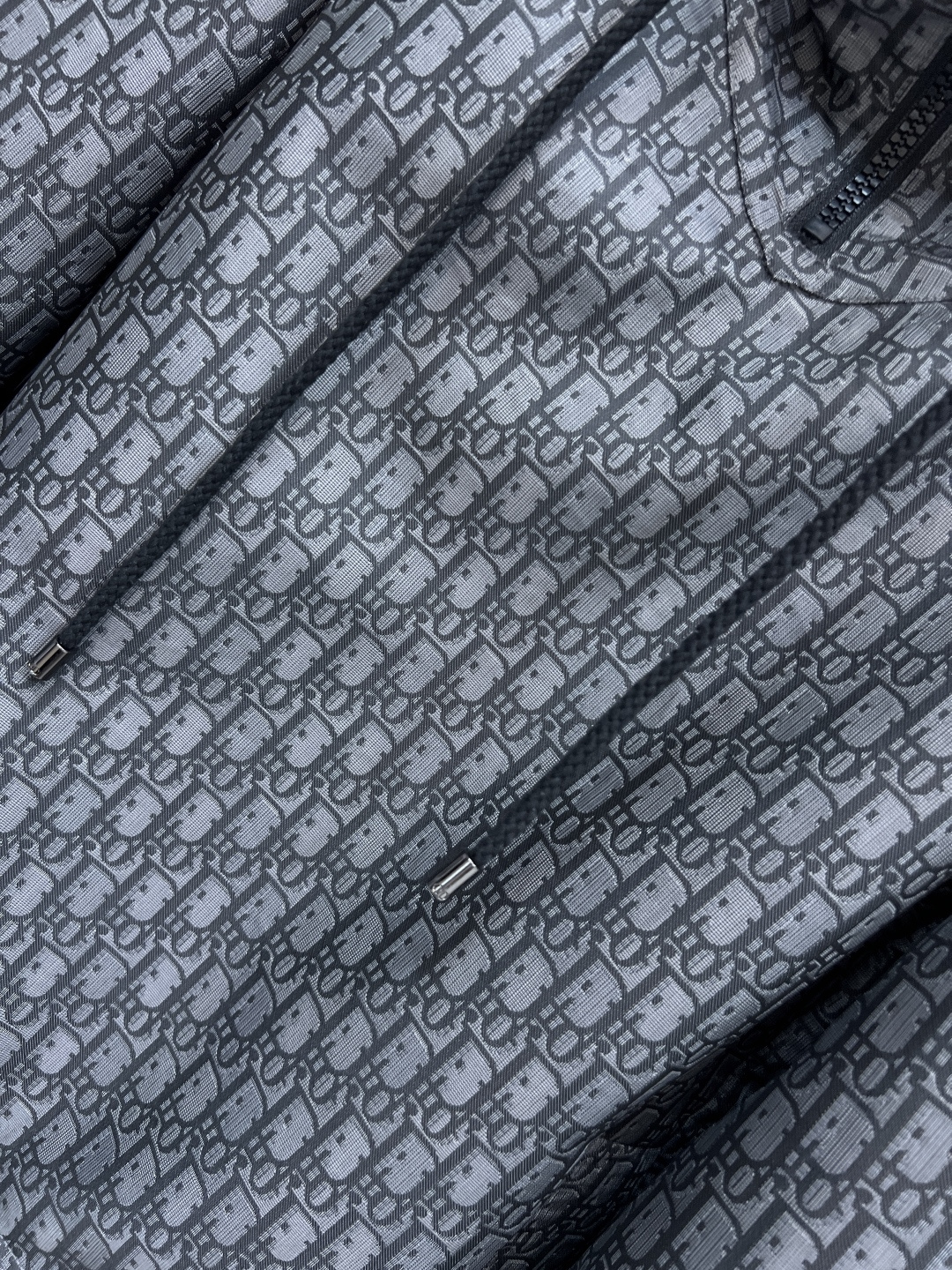 D家 25秋冬新款 经典logo提花连帽外套 每年必出的经典之作 连帽宽松版型 前短后长圆弧抽绳衣摆设计