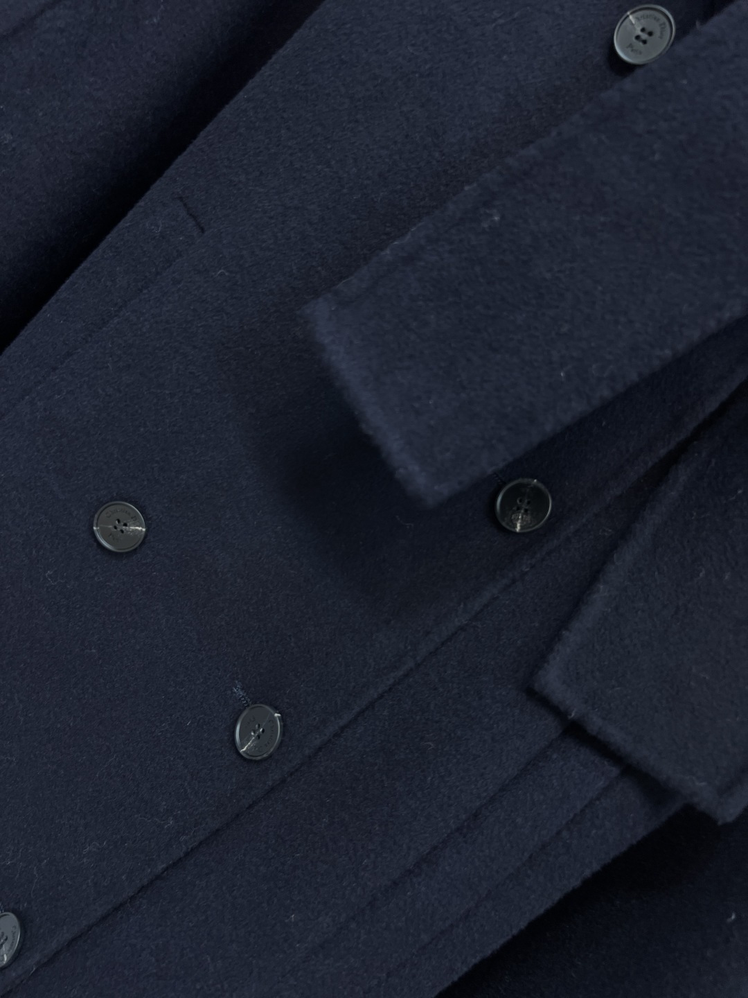 25秋冬新款 羊毛呢系带双排扣大衣 深蓝色纯色超温柔显气质系带领双排扣短款 蝙蝠袖版型超带气场拉身高 上