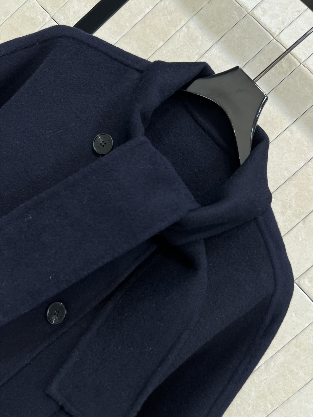 25秋冬新款 羊毛呢系带双排扣大衣 深蓝色纯色超温柔显气质系带领双排扣短款 蝙蝠袖版型超带气场拉身高 上
