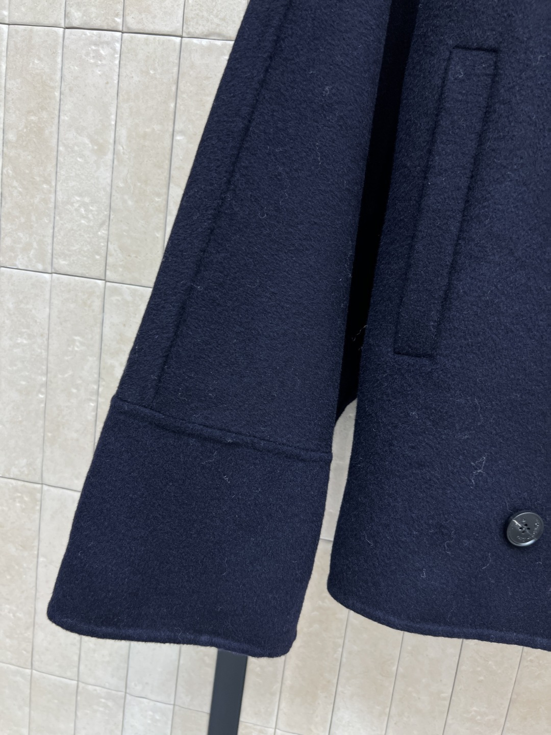25秋冬新款 羊毛呢系带双排扣大衣 深蓝色纯色超温柔显气质系带领双排扣短款 蝙蝠袖版型超带气场拉身高 上