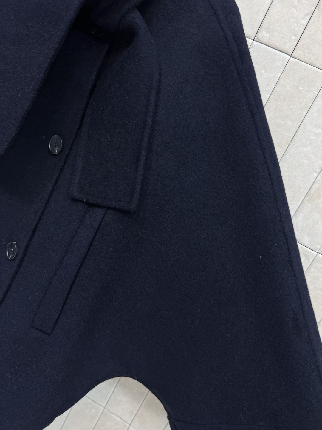 25秋冬新款 羊毛呢系带双排扣大衣 深蓝色纯色超温柔显气质系带领双排扣短款 蝙蝠袖版型超带气场拉身高 上