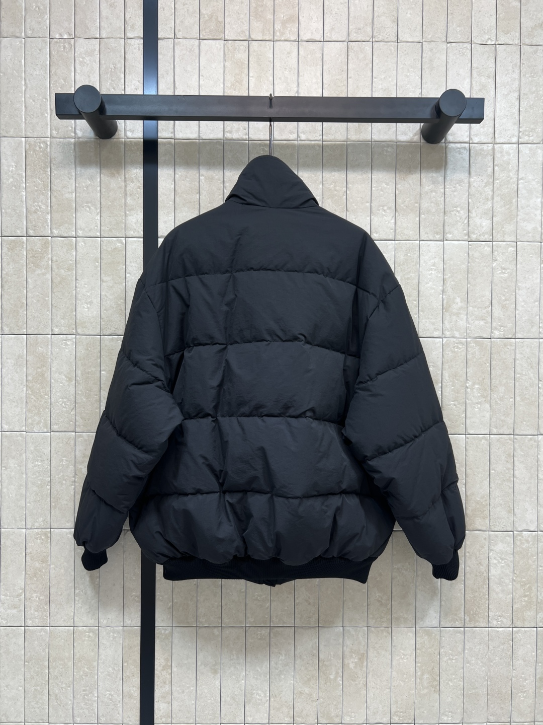 PD家 25秋冬新款 立领羽绒服 宽松面包服款式上身舒适又不显臃肿 下摆螺纹设计对身材包容性很好 也可以