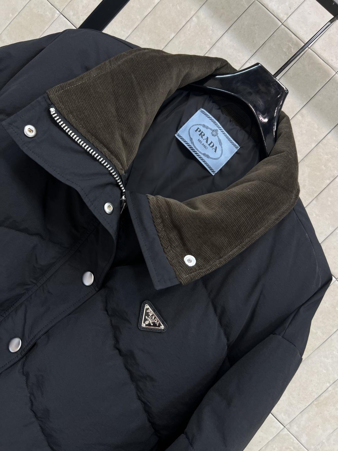 PD家 25秋冬新款 立领羽绒服 宽松面包服款式上身舒适又不显臃肿 下摆螺纹设计对身材包容性很好 也可以