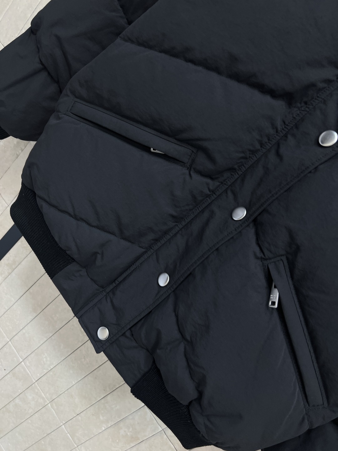PD家 25秋冬新款 立领羽绒服 宽松面包服款式上身舒适又不显臃肿 下摆螺纹设计对身材包容性很好 也可以