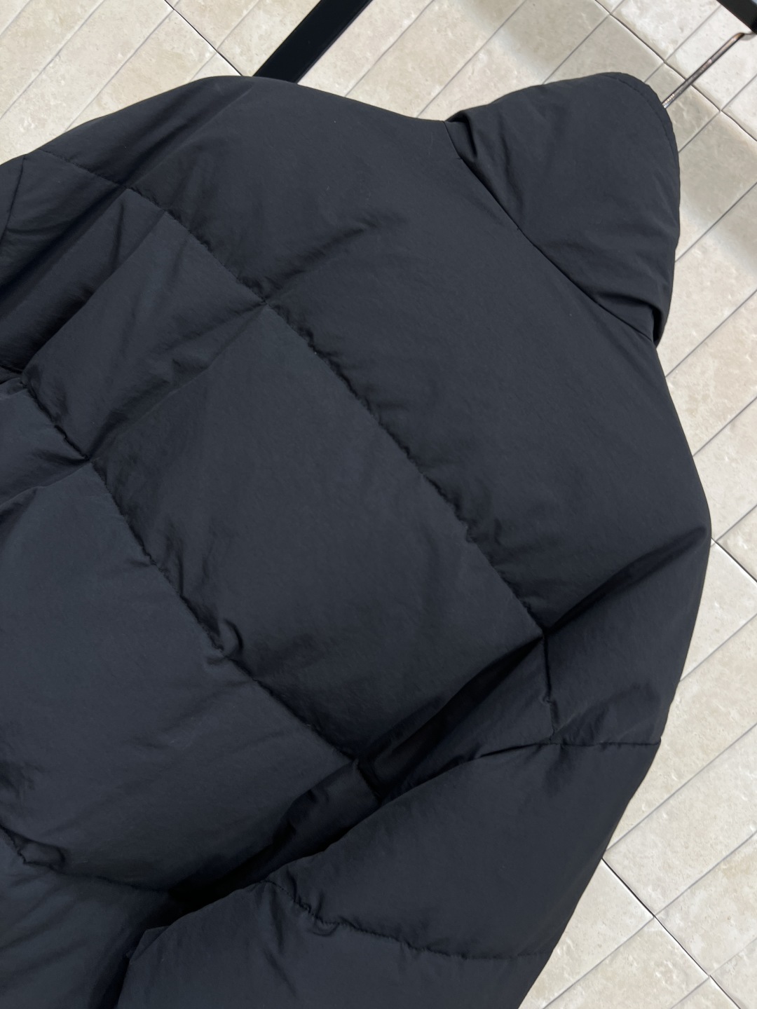 PD家 25秋冬新款 立领羽绒服 宽松面包服款式上身舒适又不显臃肿 下摆螺纹设计对身材包容性很好 也可以