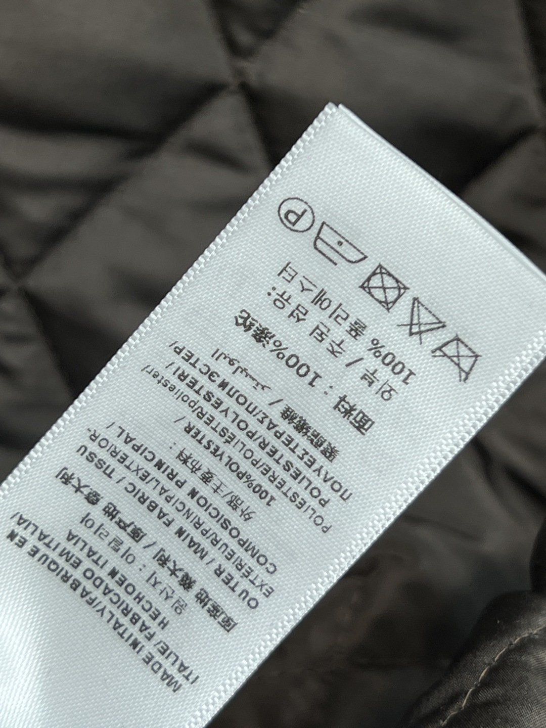 BUR 25秋冬新款 灯芯绒翻领拼接衍缝格纹夹棉外套 短款宽松设计 亮眼装饰灯芯绒衣领 按扣与隐藏式拉链