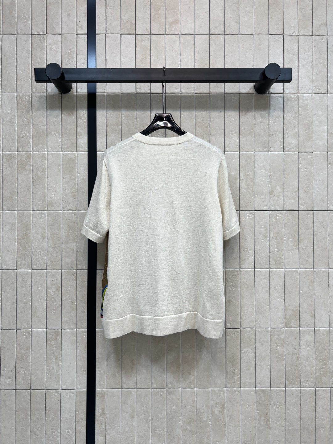 L家 25秋冬新款 卡通邮票老花拼接针织系列 短袖T恤 +V领长袖开衫 经典老花提花卡通邮票图案拼接针织