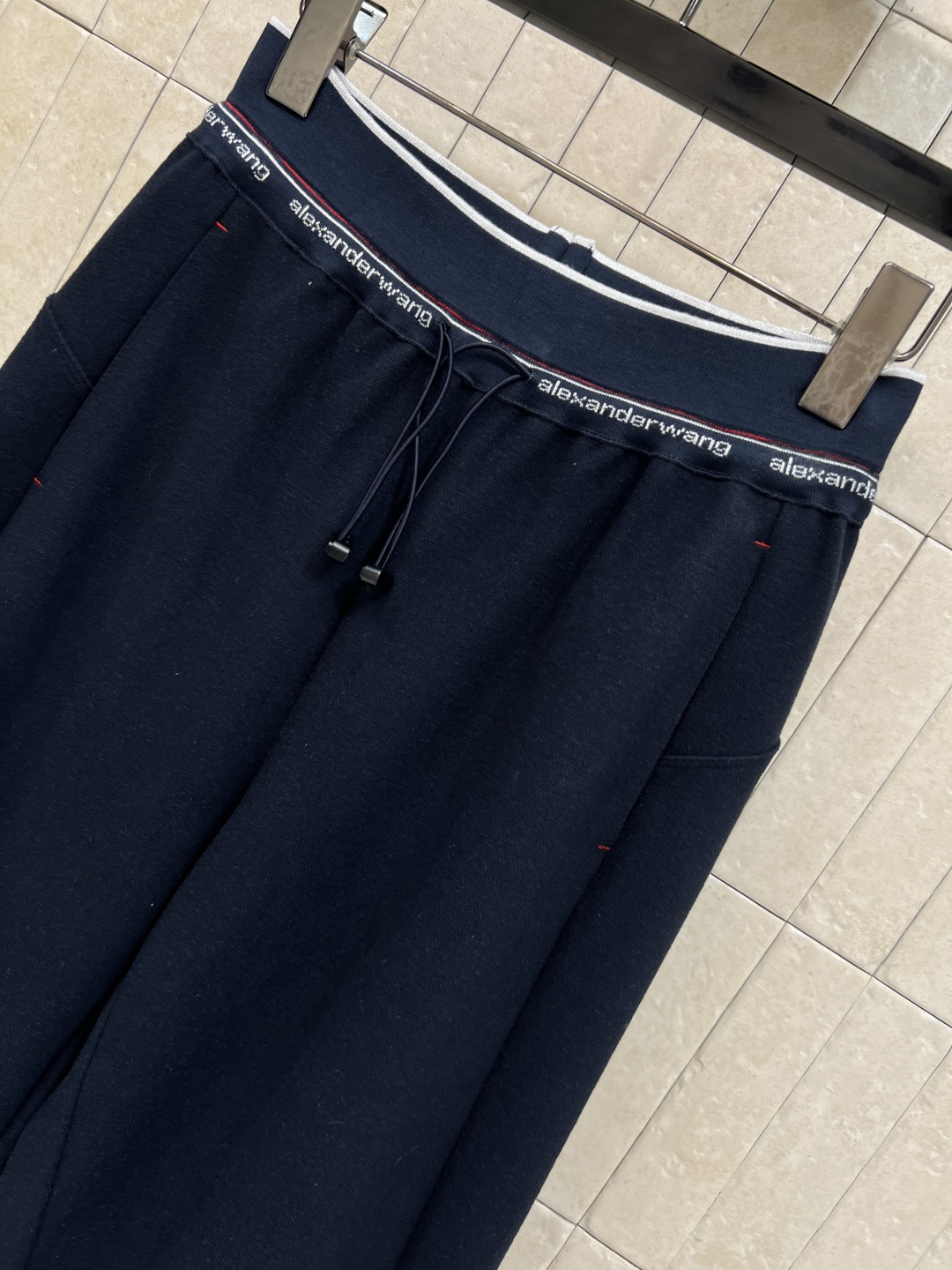 AW 25秋冬新款 字母织带弯刀休闲裤 每年必出的经典款 大王女孩人手必备 字母松紧腰身设计 阔腿的弯刀