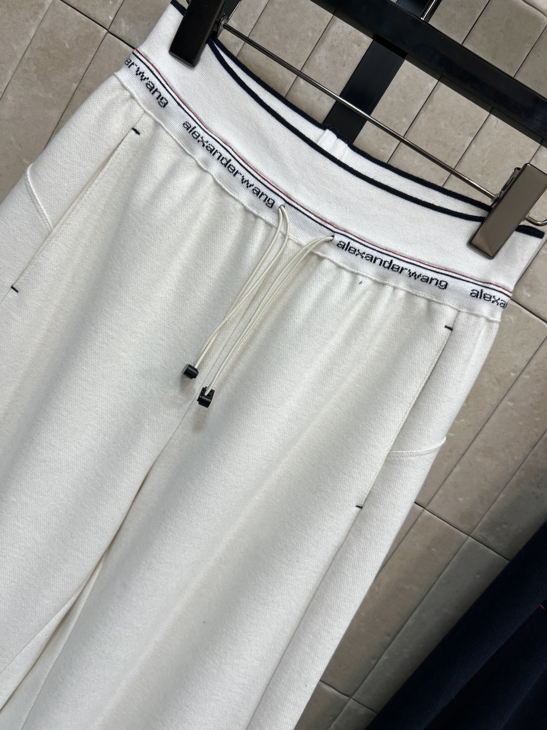 AW 25秋冬新款 字母织带弯刀休闲裤 每年必出的经典款 大王女孩人手必备 字母松紧腰身设计 阔腿的弯刀