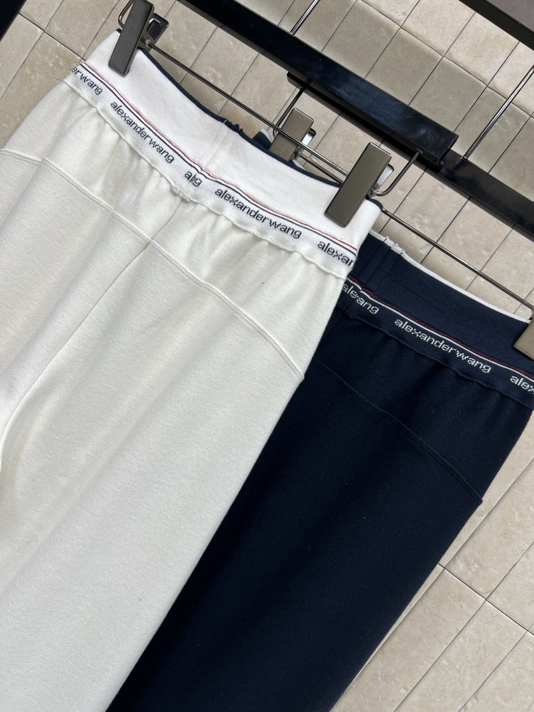 AW 25秋冬新款 字母织带弯刀休闲裤 每年必出的经典款 大王女孩人手必备 字母松紧腰身设计 阔腿的弯刀