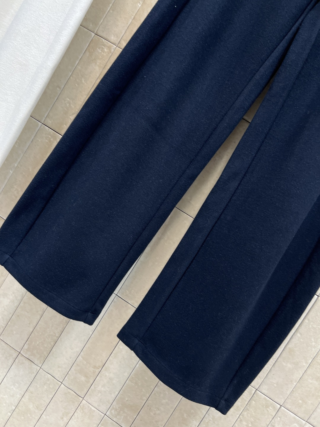 AW 25秋冬新款 字母织带弯刀休闲裤 每年必出的经典款 大王女孩人手必备 字母松紧腰身设计 阔腿的弯刀