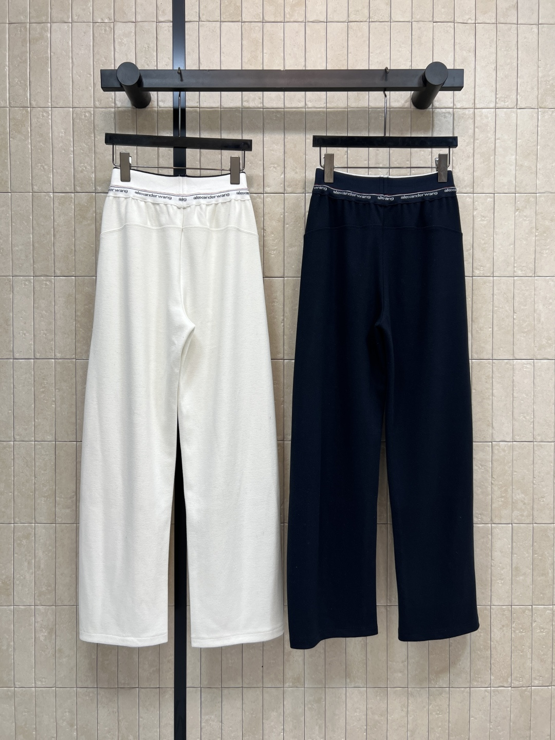 AW 25秋冬新款 字母织带弯刀休闲裤 每年必出的经典款 大王女孩人手必备 字母松紧腰身设计 阔腿的弯刀