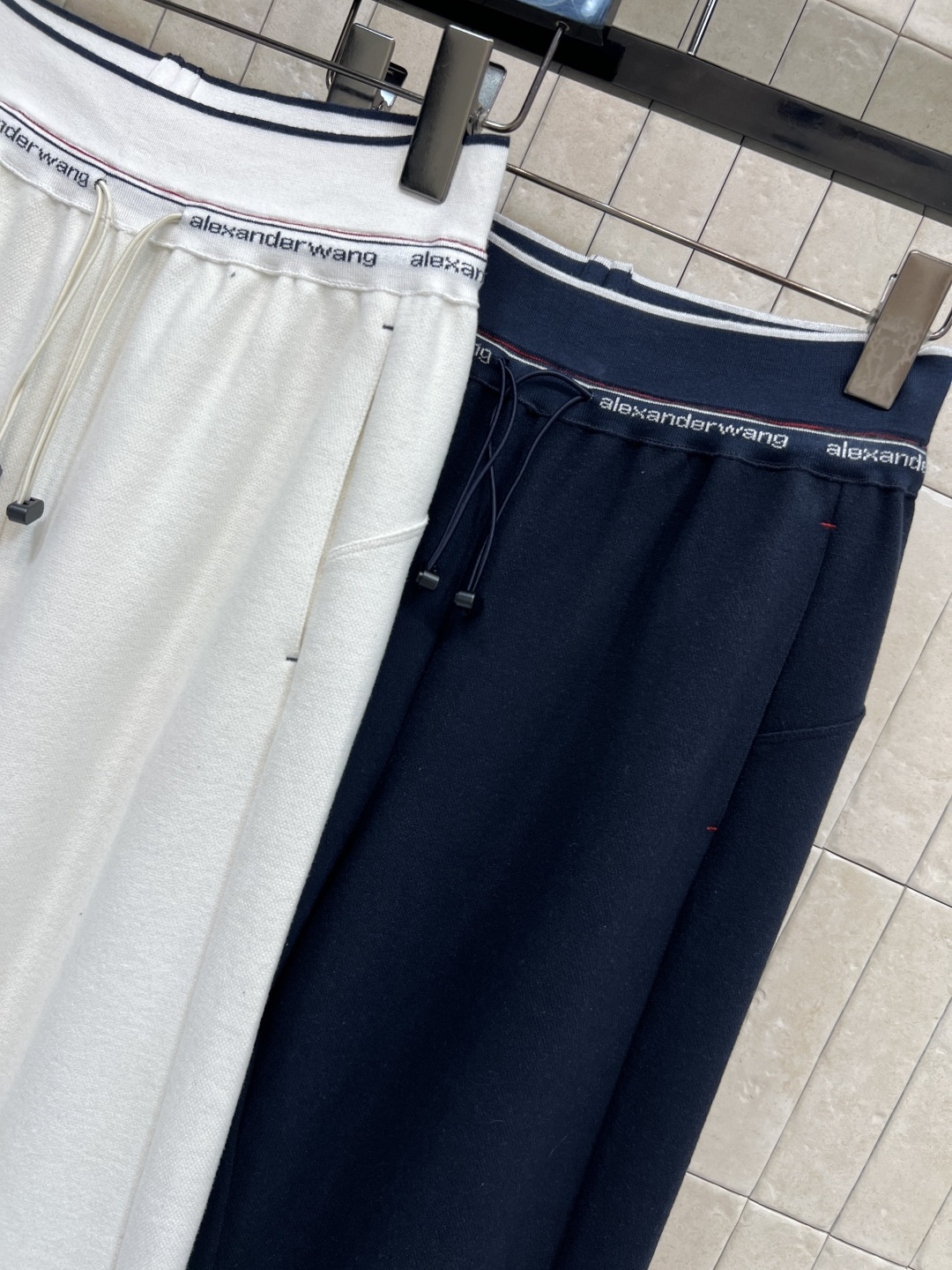 AW 25秋冬新款 字母织带弯刀休闲裤 每年必出的经典款 大王女孩人手必备 字母松紧腰身设计 阔腿的弯刀