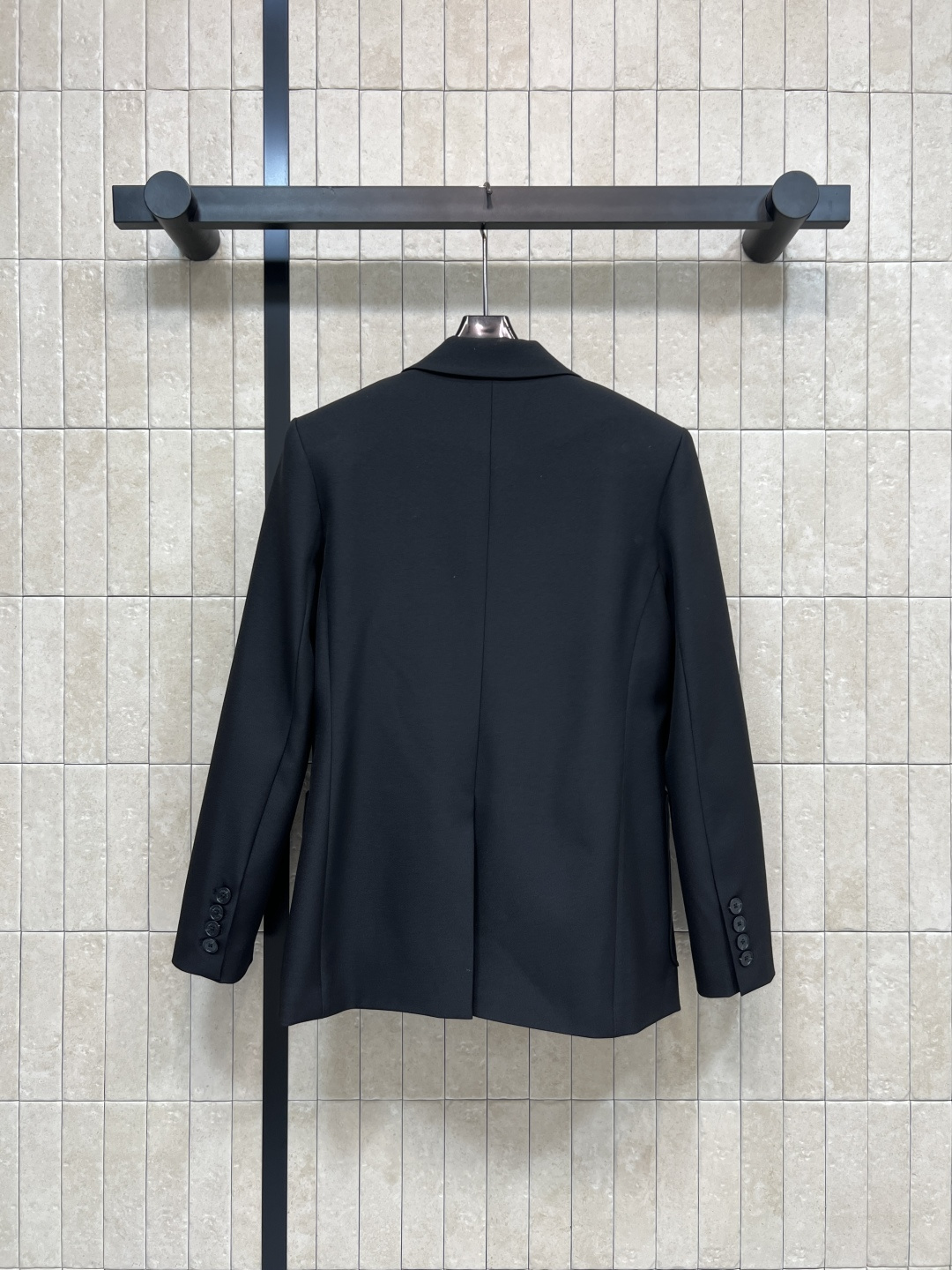 D家 25秋冬新款西装外套 阔版设计感十足的西装外套 时髦又带有气质休闲不失格调 配送刺绣小蜜蜂CD字母