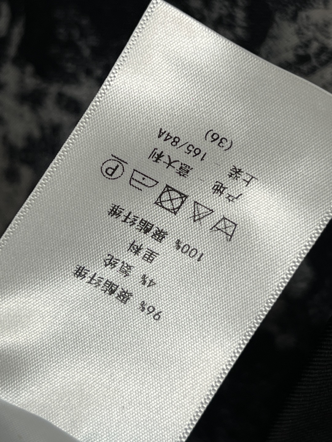 D家 25秋冬新款西装外套 阔版设计感十足的西装外套 时髦又带有气质休闲不失格调 配送刺绣小蜜蜂CD字母