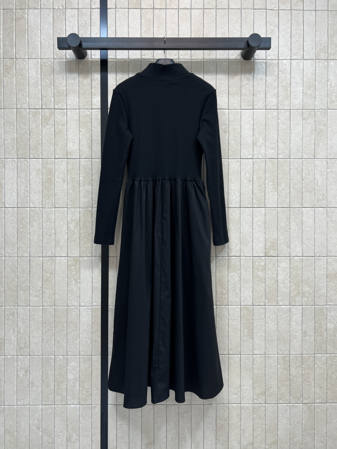 小香家 25秋冬新款 立领半拉链连衣裙 小立领干练酷帅 拼接尼龙大裙摆 上身减龄少女感十足的单品 优雅又