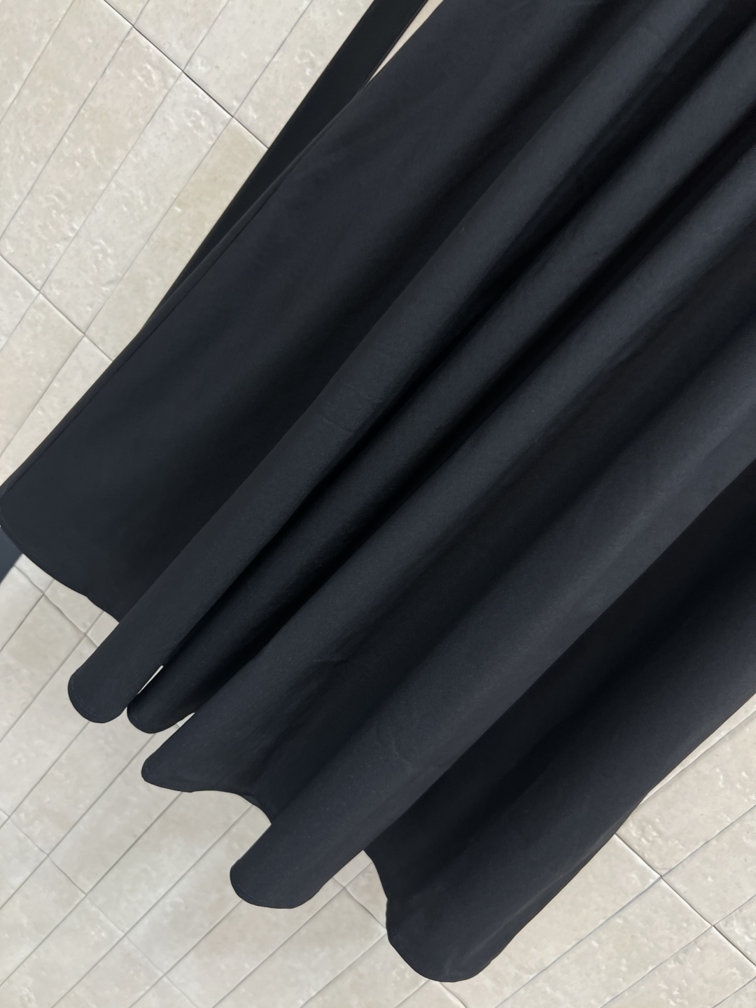 小香家 25秋冬新款 立领半拉链连衣裙 小立领干练酷帅 拼接尼龙大裙摆 上身减龄少女感十足的单品 优雅又