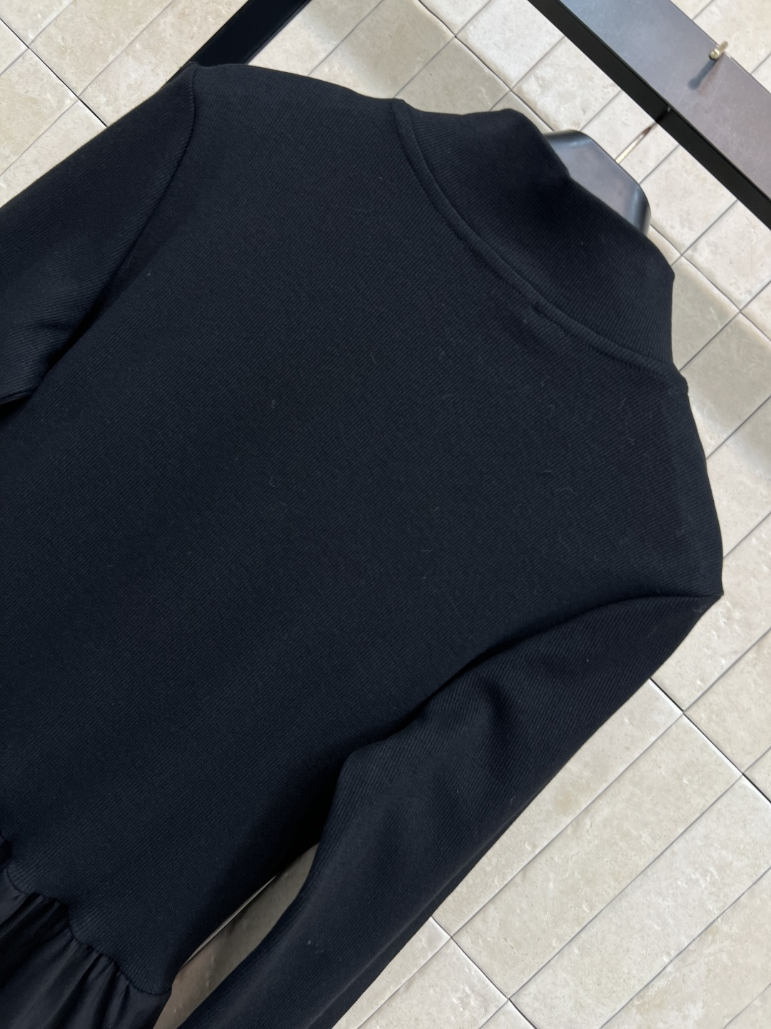 小香家 25秋冬新款 立领半拉链连衣裙 小立领干练酷帅 拼接尼龙大裙摆 上身减龄少女感十足的单品 优雅又