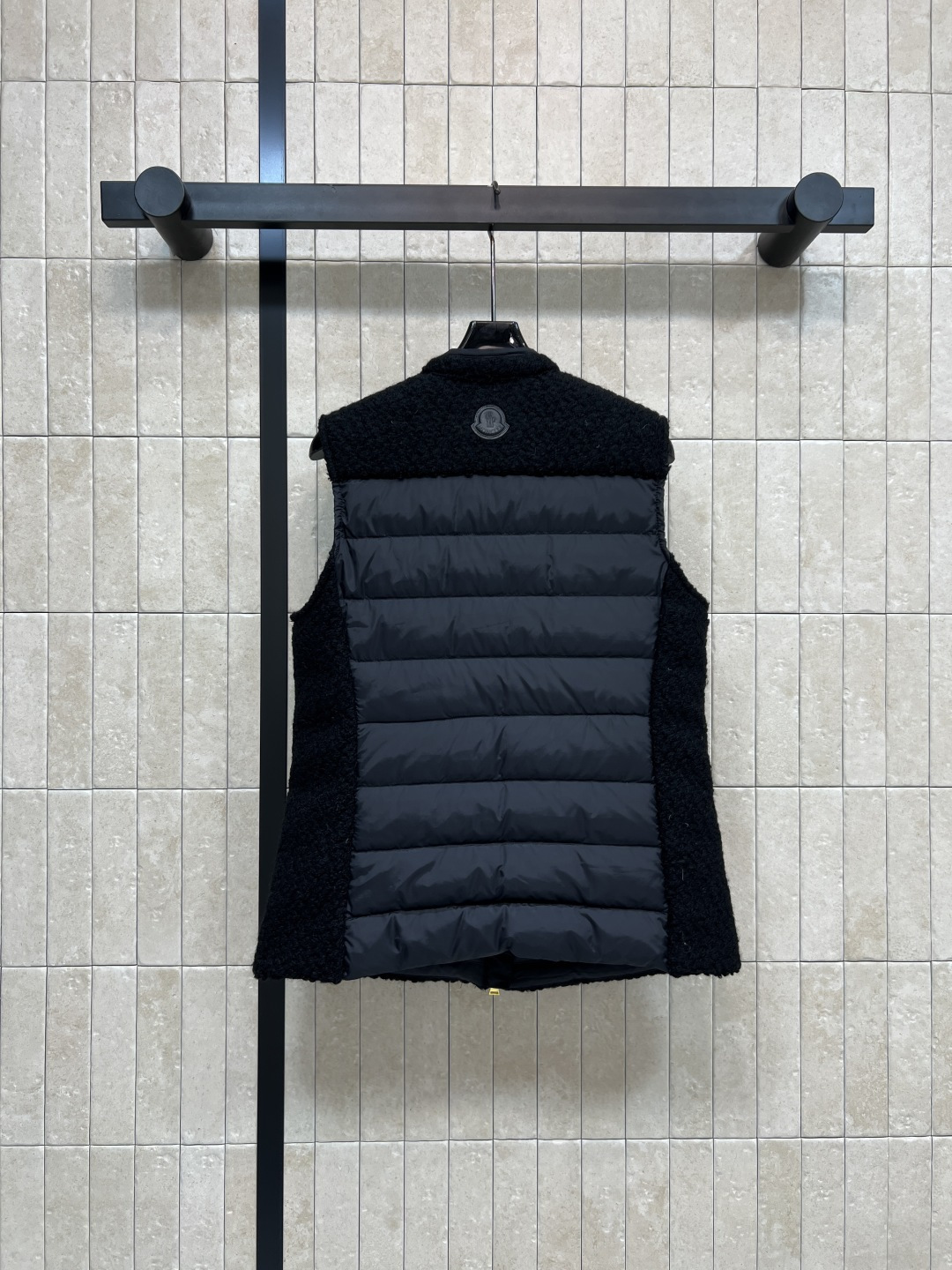 AIO 25秋冬新款 羊羔毛马甲 面料柔软 轻薄又舒适摸起来超级舒服 上身一点也不显臃肿 细节感满满软乎