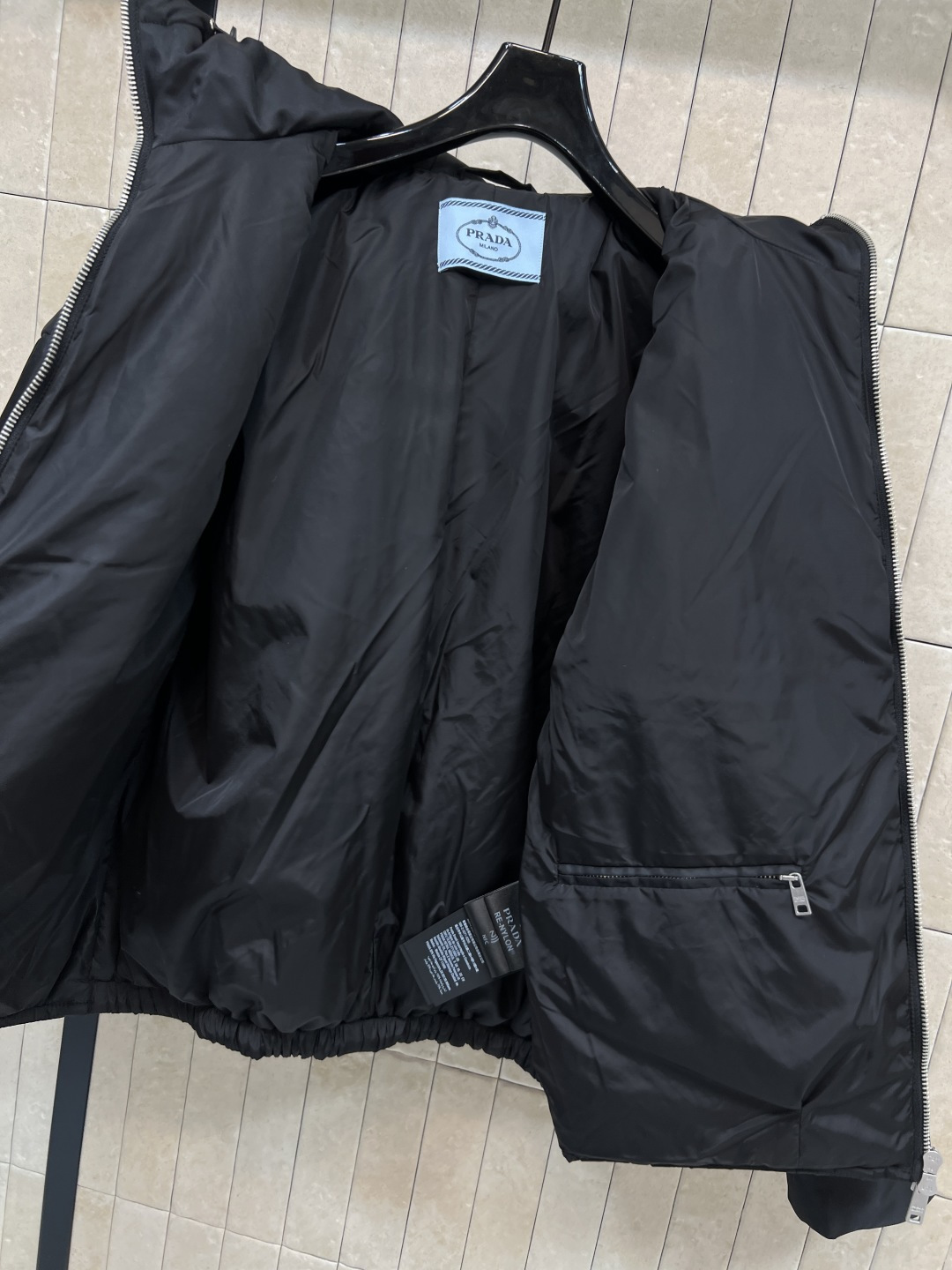 PD家 25秋冬新款 三角标连帽棉服 不挑身材的极简棉服 保暖又不臃肿 上身氧气感满满 保暖性up 衣服